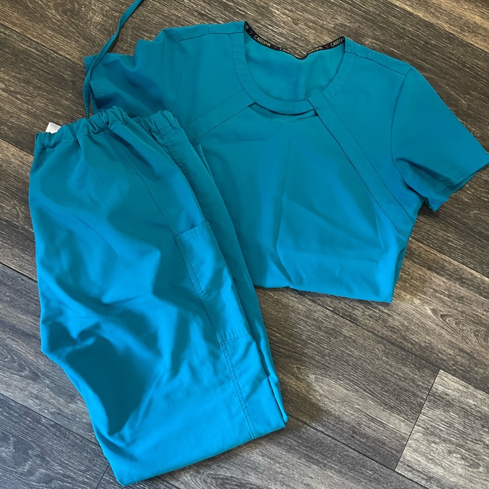 Women’s scrubs